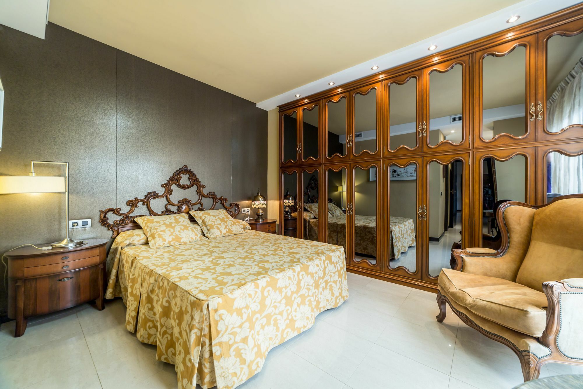 Travel Habitat Atico Ciutat Vella. Apartment Valencia Bagian luar foto